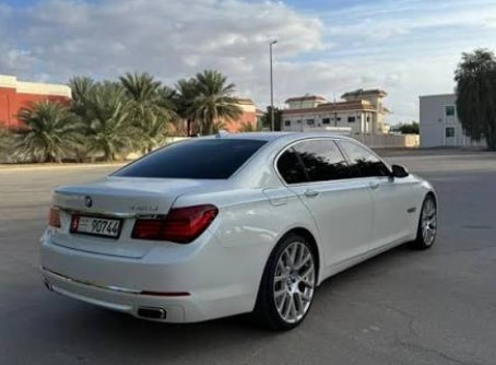 BMW740 3